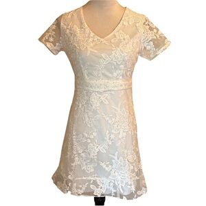 Chic White Floral Lace Mini Dress